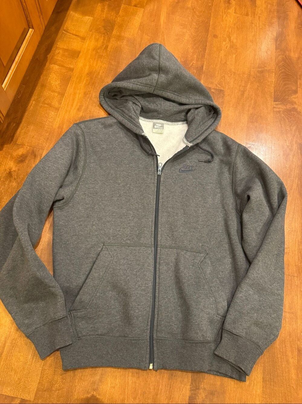 Nike Sportswear Men’s Medium Gray Full Zip Fleece Hoodie Embroidered Logo